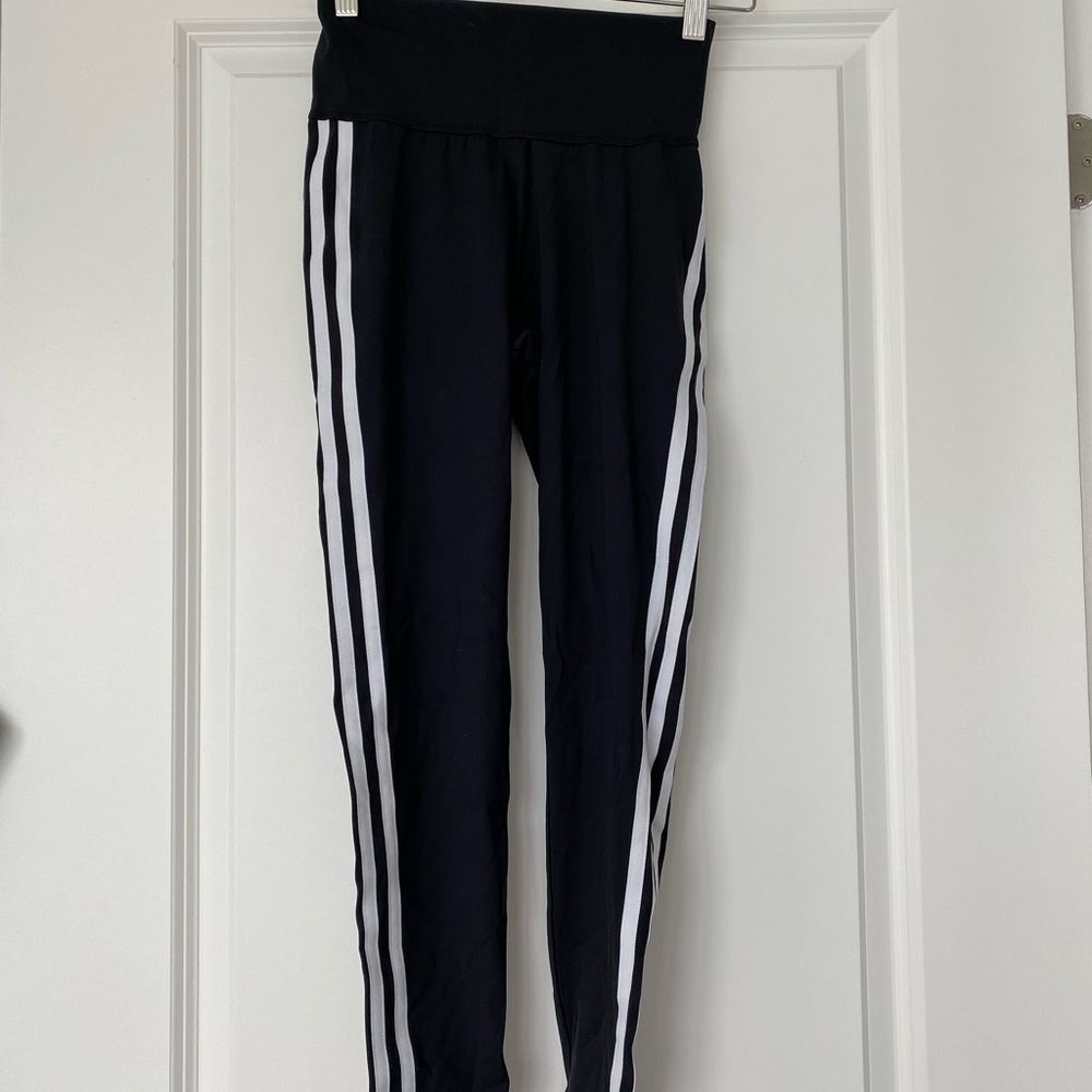 ✨NWT✨ Adidas Black and White 7/8 length black tights